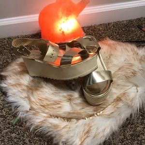 Worn STEVE MADDEN platforms